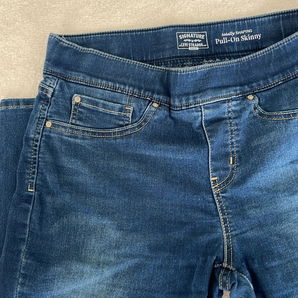 Levi’s Pull Totally Shaping Pull On Skinny Denim
